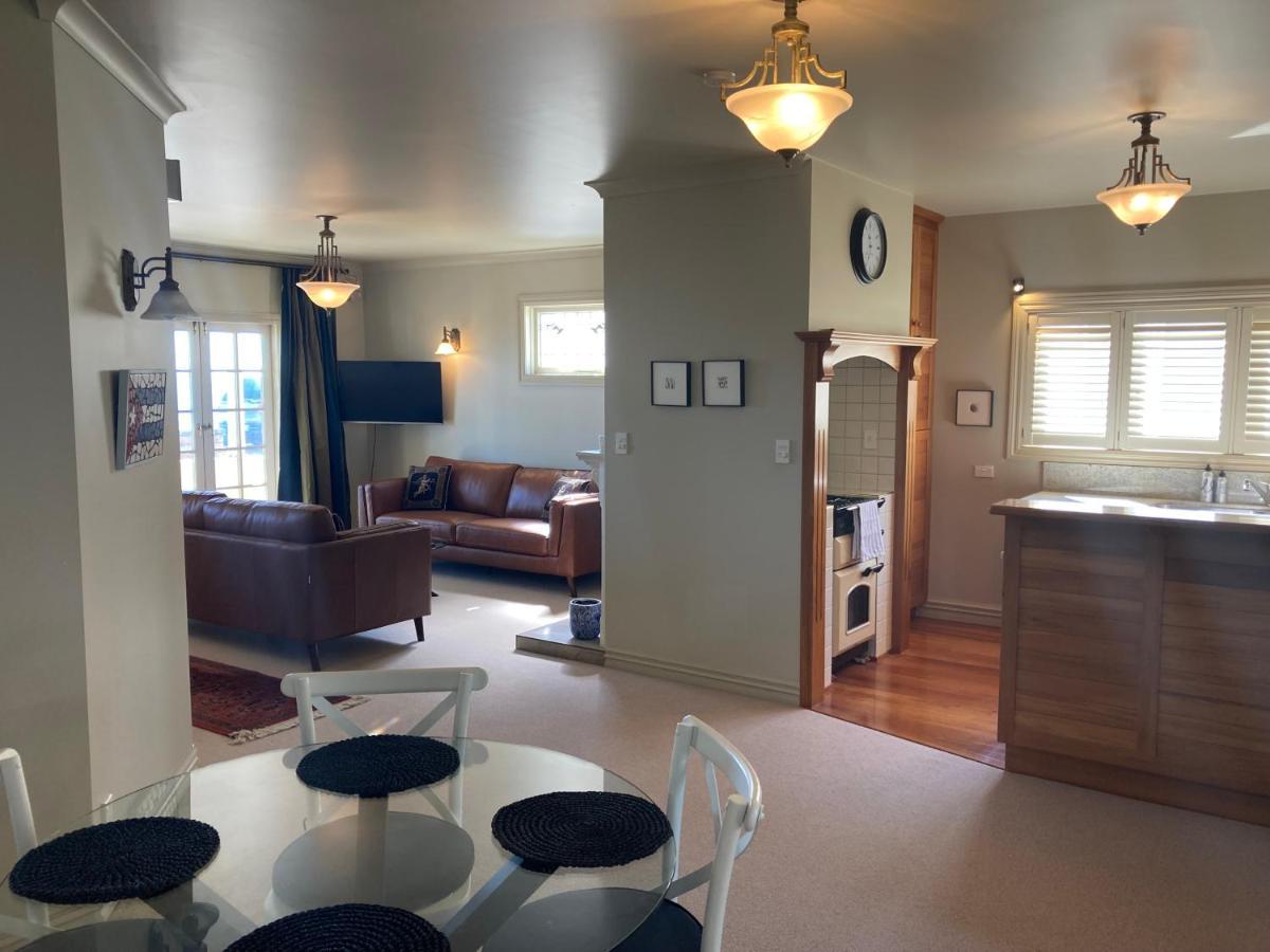 Beachfront Villa Нейпир Экстерьер фото